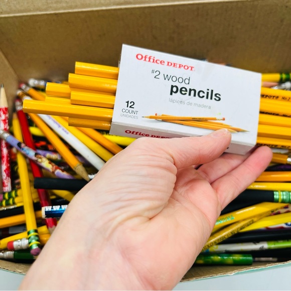 Pencil Bundle OVER 200 pencils/erasers Mainly NEW, some sharpened, and some used - Picture 5 of 7